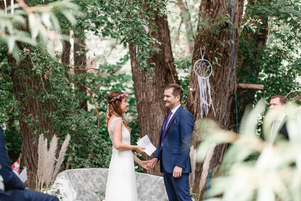 fotograf-hochzeit-nuernberg-haemmerla-17 Eheversprechen für freie Trauung mit Fotograf zur Boho-Hochzeit im Hämmerla Biergarten, Hochzeitslocation für Scheunenhochzeit bei Nürnberg