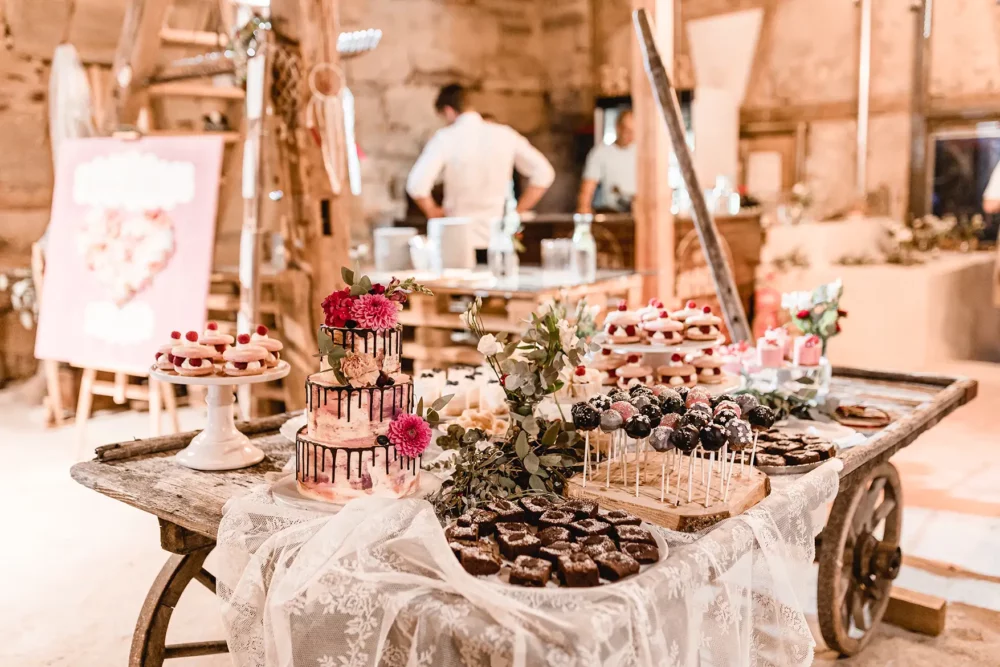 fotograf-hochzeit-nuernberg-haemmerla-83 Candybar mit Hochzeitstorte als Nachtisch zur Hochzeit mit Fotograf im Hämmerla bei Nürnberg