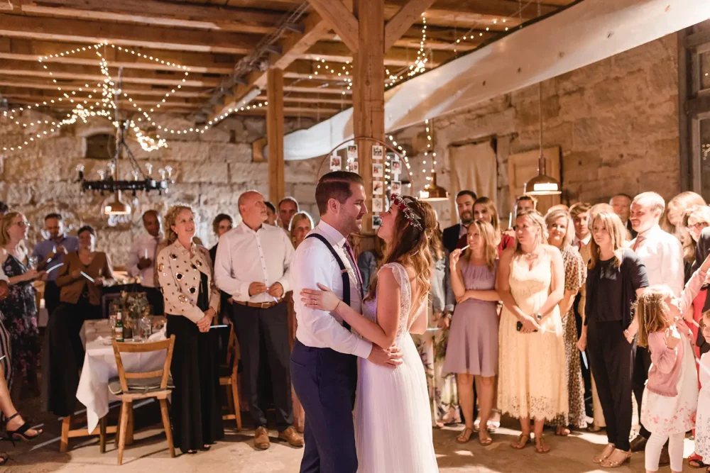 hochzeitstanz-fotograf-hochzeit-nuernberg-haemmerla-95 Hochzeitstanz zur Hochzeitsparty bei Hochzeit mit Fotograf im Hämmerla Georgensgmünd