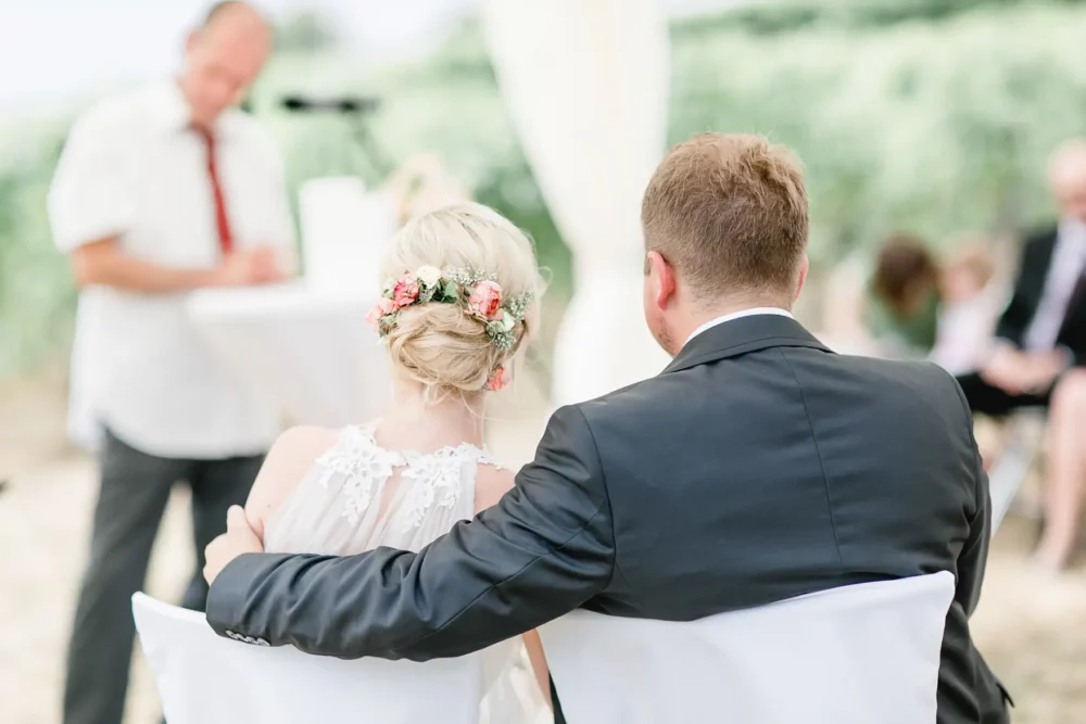 Trauredner für freie Trauung im Weinberg zur Hochzeit bei Würzburg nahe Winzerhof Stahl