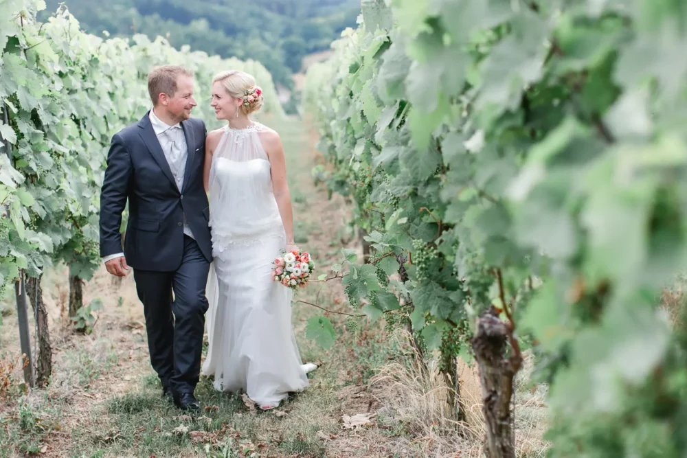 Fotograf zur Hochzeit bei Würzburg nach Trauung im Weinberg nahe Winzerhof Stahl