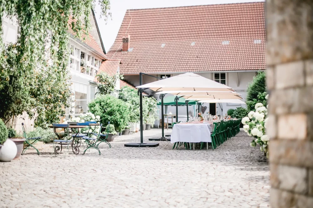 Fotograf in Hochzeitslocation bei Würzburg zur Hochzeit im Freien im Winzerhof Stahl