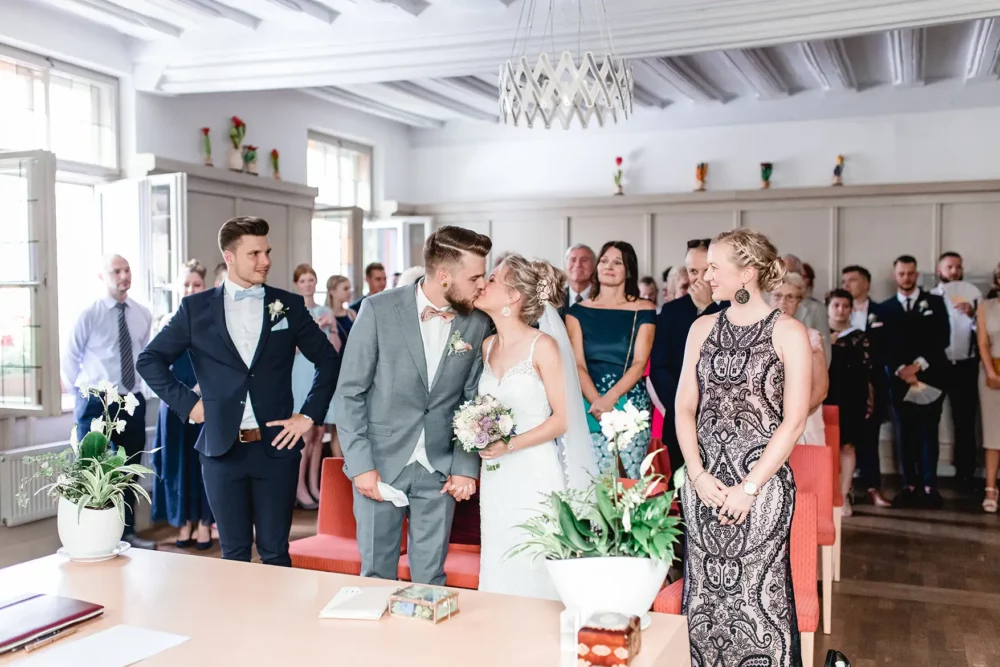 Fotograf im Standesamt Schwabach bei Ja-Wort zur Hochzeit im Rathaus und Feier in Hochzeitslocation Gwächshaus Nürnberg