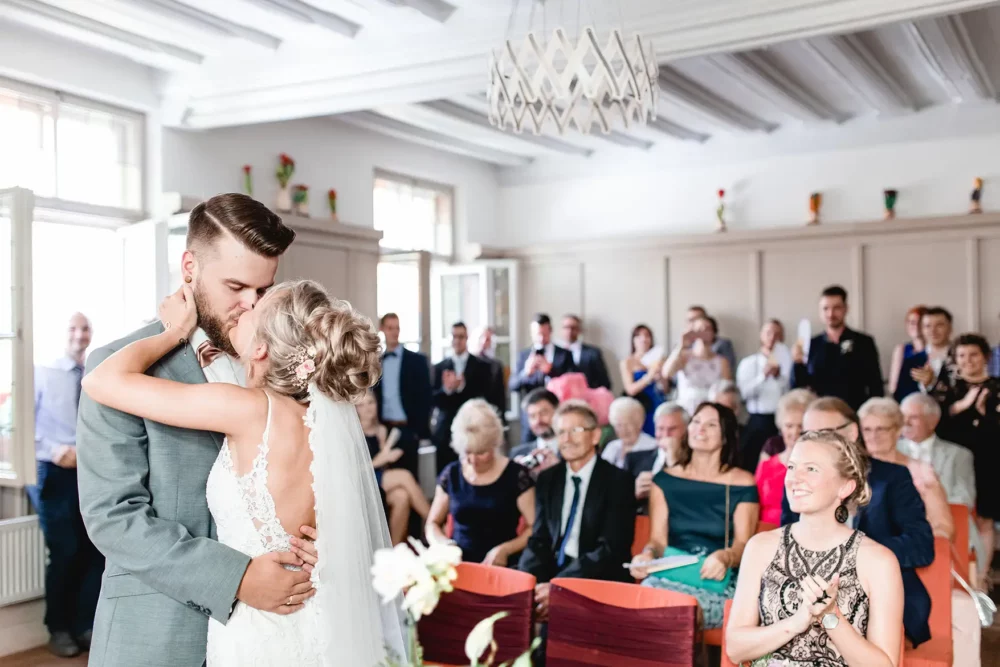 Fotograf zur Standesamt Hochzeit bei Nürnberg im Rathaus Schwabach und Feier in Hochzeitslocation Gwächshaus