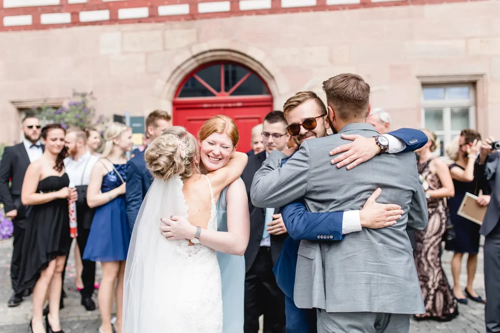 Fotografin bei Gratulationen zur Hochzeit vor Standesamt Schwabach & bei Feier im Gwächshaus Nürnberg