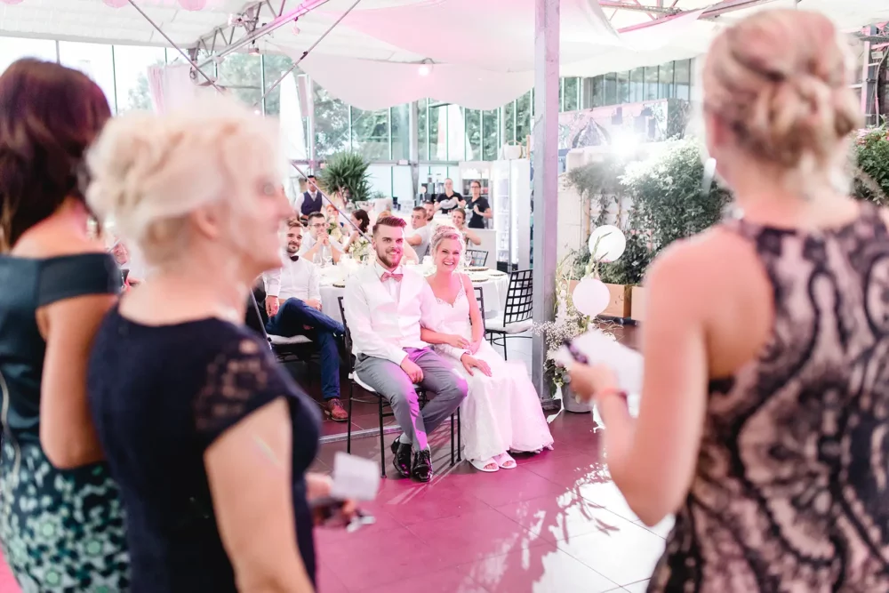 Fotografin zur Hochzeit in Nürnberg in Hochzeitslocation Gwächshaus Jäger zur Hochzeitsparty mit Hochzeitsrede