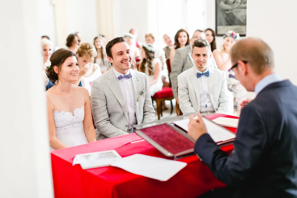 Fotograf für Standesamt zur Hochzeit in Bamberg in Hochzeitslocation Schloss Seehof