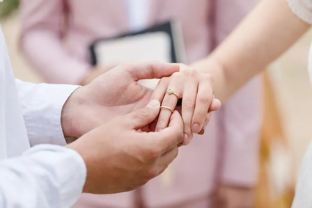 Hochzeitsfotograf Amberg Sulzbach zur Hochzeit am See mit Ringtausch bei freier Trauung mit Stefany Weddings