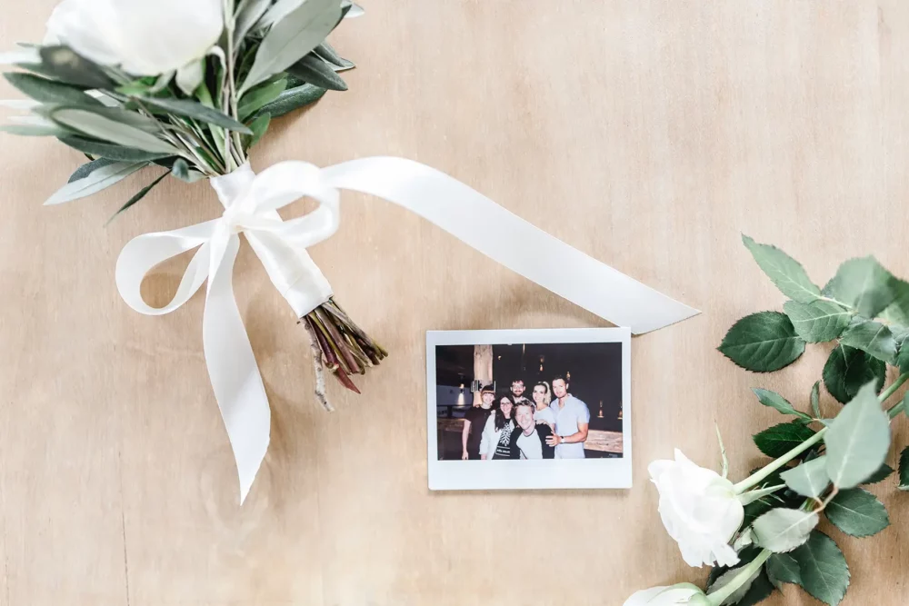 Polaroid zur Hochzeit bei Nürnberg mit Hochzeitsfotograf im Nemsdorfer Hofgarten