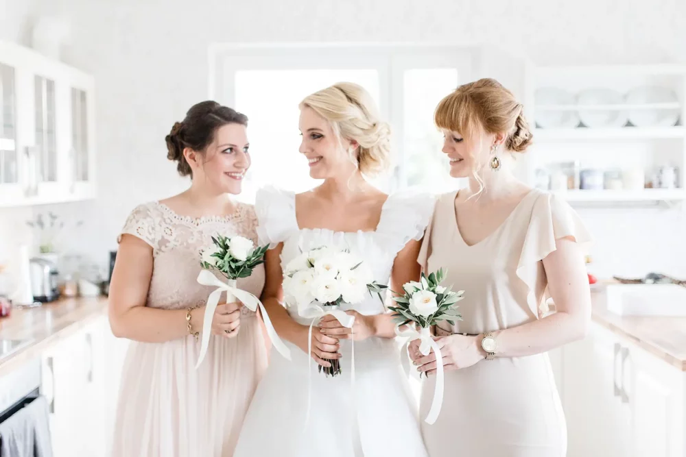 Brautjungfern Kleider in rosa blush zur Hochzeit mit Fotograf bei Nürnberg Nemsdorfer Hofgarten