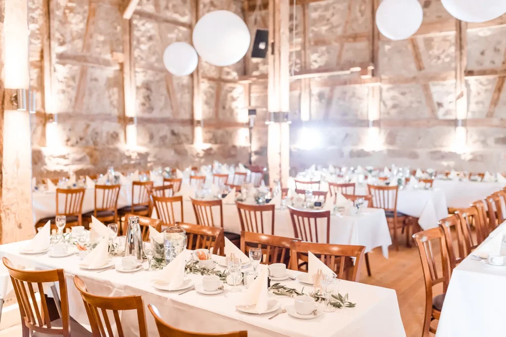 Fotograf zur Hochzeit in Hochzeitslocation bei Nürnberg Nemsdorfer Hofgarten Scheune