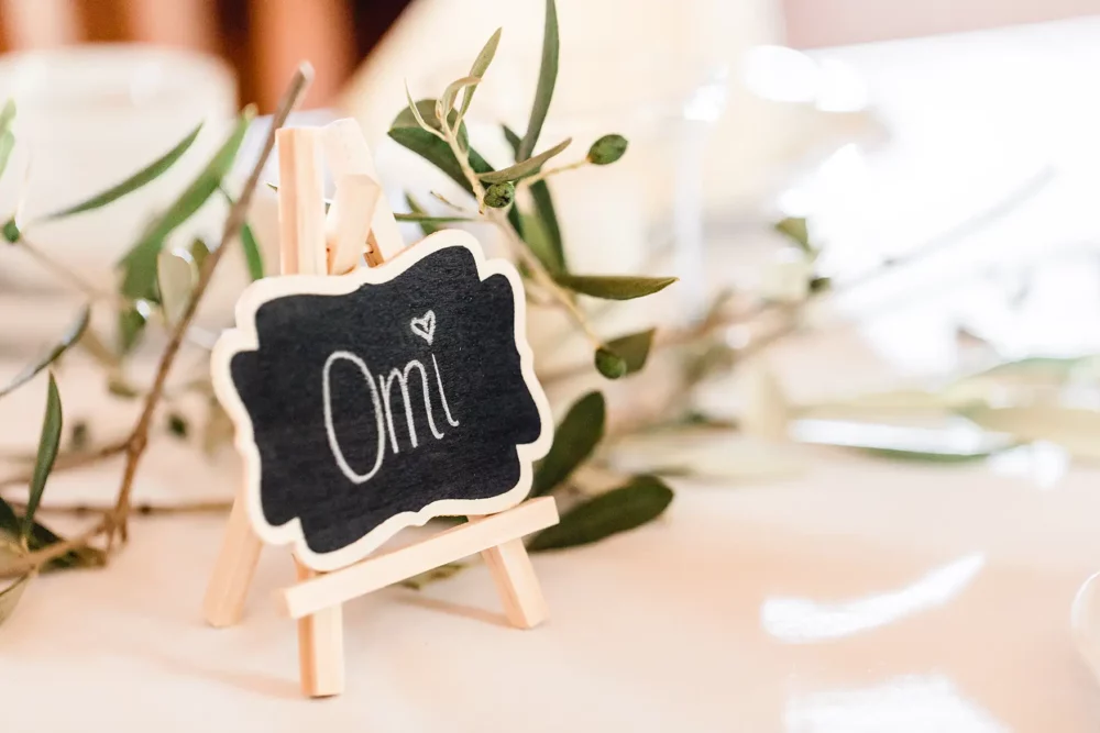 Platzkarten für Tischdeko zur Scheunenhochzeit bei Nürnberg im Nemsdorfer Hofgarten