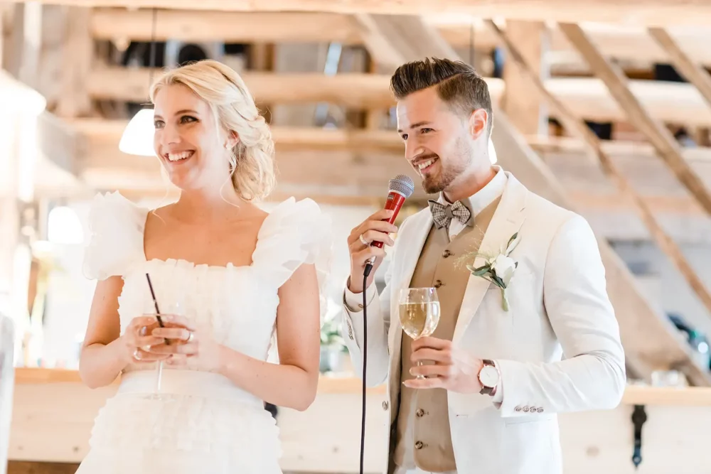 Hochzeitsrede mit Hochzeitsfotograf bei Nürnberg im Nemsdorfer Hofgarten