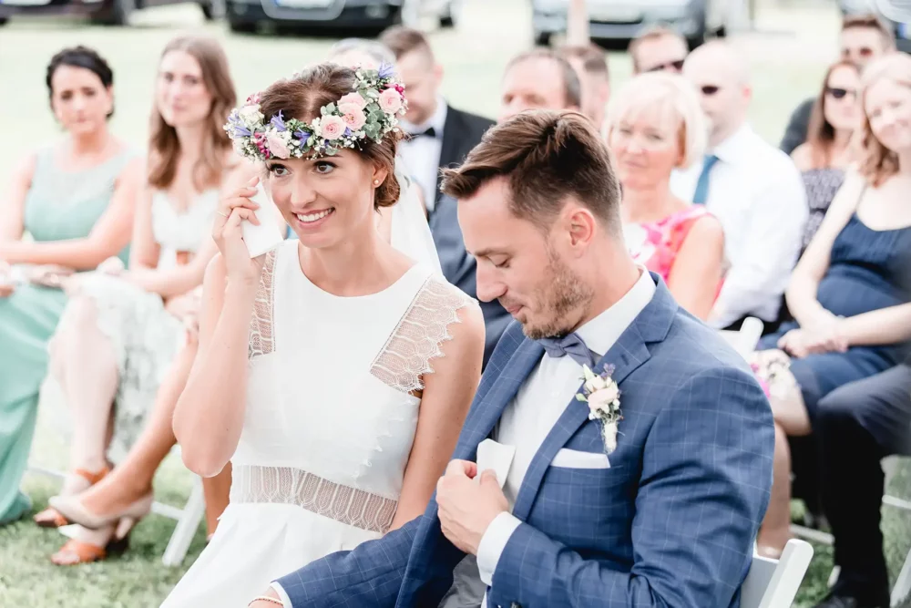 hochzeitsfotografin-meier-hilzhofen-17 Freudentränen bei freier Trauung im Landgasthof Meier