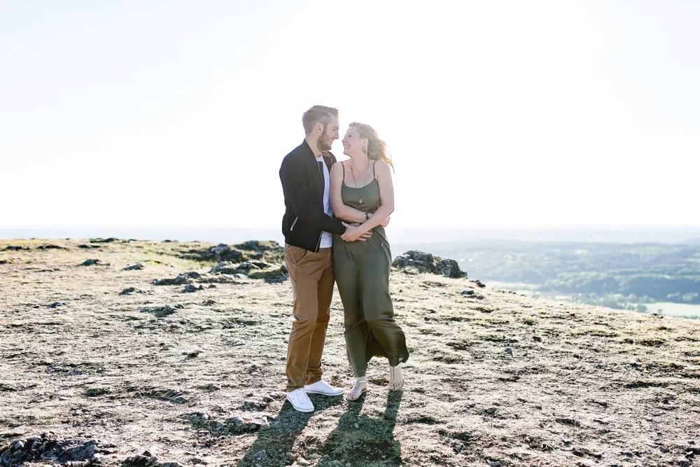 paarshooting-nuernberg-07 ungestellte Paarfotos im Sonnenuntergang mit Fotograf in Nürnberg