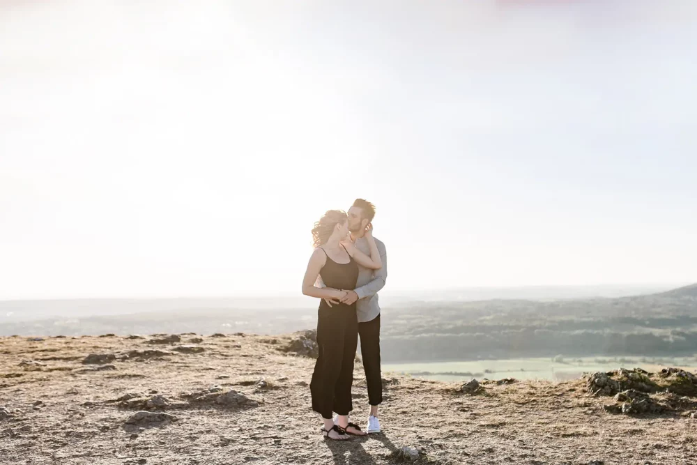 paarshooting-nuernberg-15 außergewöhnliches Paarshooting mit Fotograf auf einer Bergkuppe bei Nürnberg