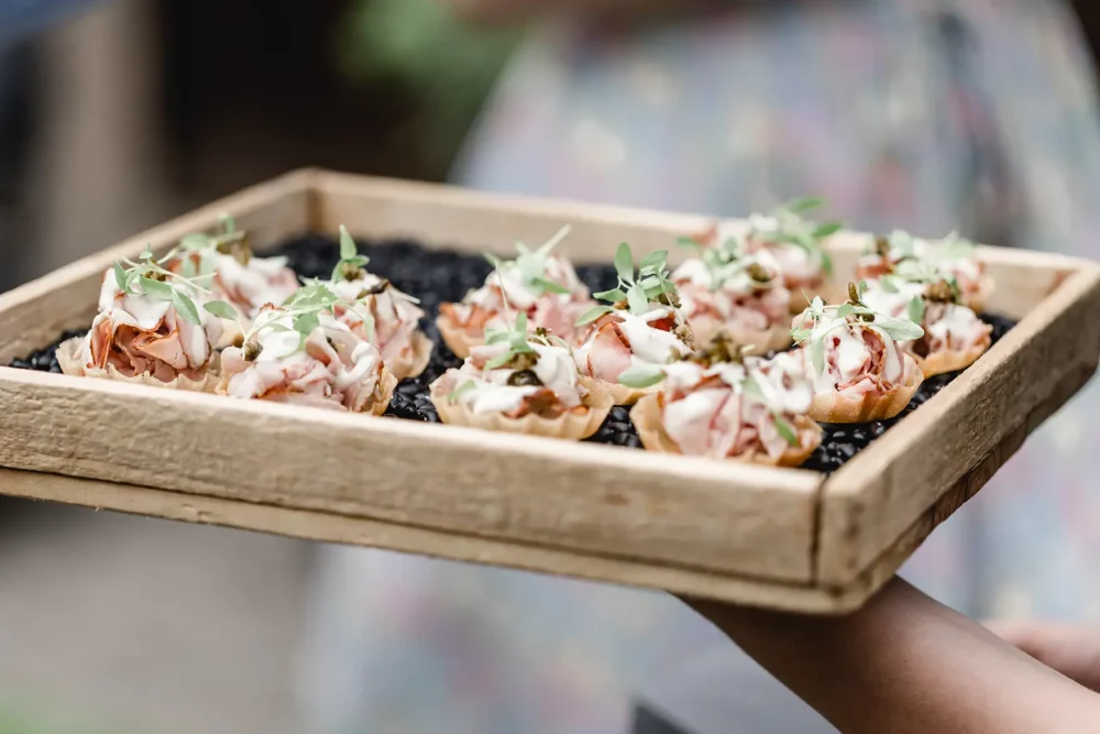 Flying Buffet zum Sektempfang im Keidenzeller Hof zur Hochzeit mit Fotografin in Hochzeitslocation Nürnberg Fürth