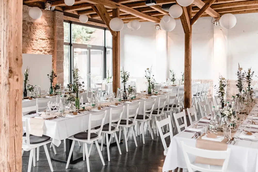 Hochzeitsfotografin Fürth in Hochzeitslocation Nürnberg Keidenzeller Hof zur Hochzeit mit Florist Fürth Gartenwelt Dauchenbeck