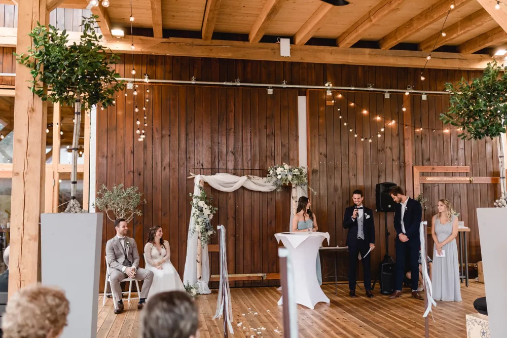 Hochzeitsfotograf bei Nürnberg in Hochzeitslocation ACANTUS Hotel Scheune zur Hochzeitsrede