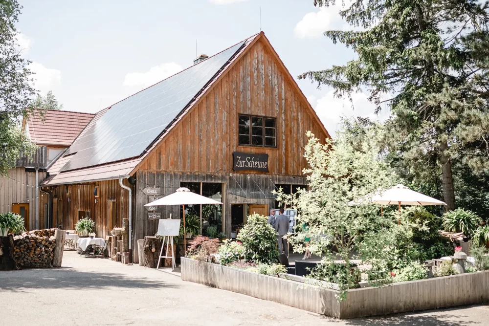 Pflugsmühle Scheune mit Terrasse, rustikale Hochzeitslocation Nürnberg in Abenberg